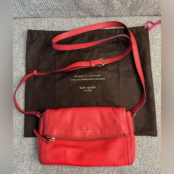 Kate Spade Coral Crossbody Bag with Classic Design - Picture 1 of 16
